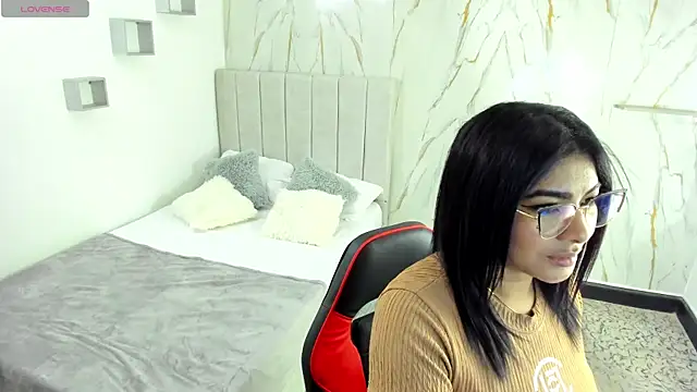 Snapshot of Amira_mansour chatting on October 15, 2025, 7:33 pm Amira mansour online show from October 15, 2025, 7:33 pm