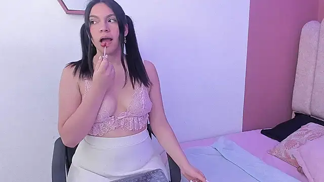 Ariana  clauss online show from November 25, 2025, 7:47 pm