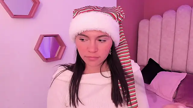 Ariana  clauss online show from November 28, 2025, 7:36 pm