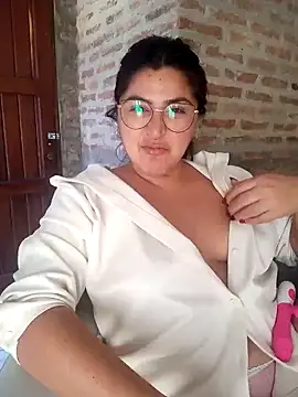 morenalatinaa online show from March 13, 2026, 6:13 pm