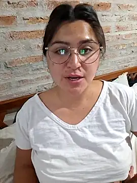 morenalatinaa online show from April 16, 2026, 2:34 am