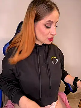 Adeline 1 online show from October 20, 2025, 9:15 pm