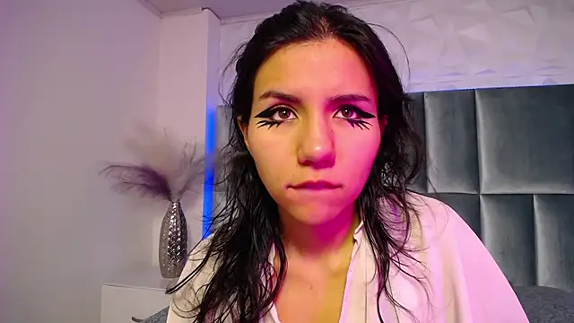 Snapshot of HollyPeach chatting on December 4, 2025, 7:57 pm HollyPeach online show from December 4, 2025, 7:57 pm