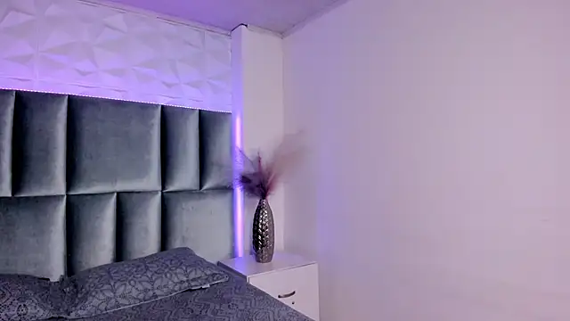 Snapshot of HollyPeach chatting on December 22, 2025, 7:47 pm HollyPeach online show from December 22, 2025, 7:47 pm