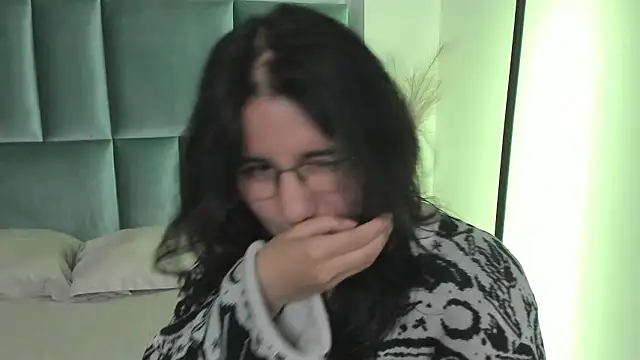 Snapshot of HollyPeach chatting on February 5, 2026, 7:32 pm HollyPeach online show from February 5, 2026, 7:32 pm