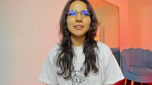 HollyPeach online show from March 22, 2026, 5:47 pm