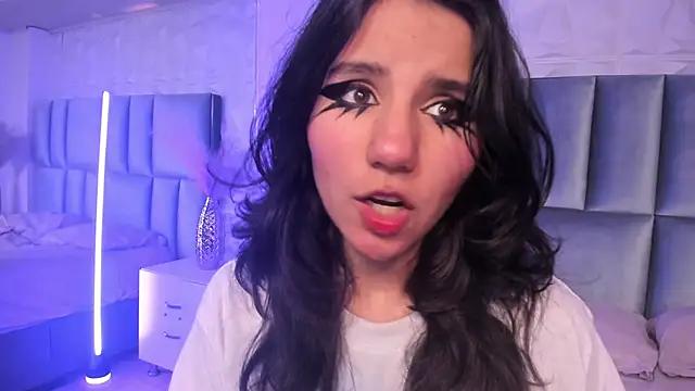 Snapshot of HollyPeach chatting on February 11, 2026, 7:25 pm HollyPeach online show from February 11, 2026, 7:25 pm