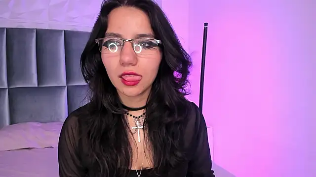 Snapshot of HollyPeach chatting on February 9, 2026, 7:34 pm HollyPeach online show from February 9, 2026, 7:34 pm