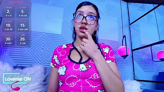 CinnamonHeat online show from October 15, 2025, 11:40 am