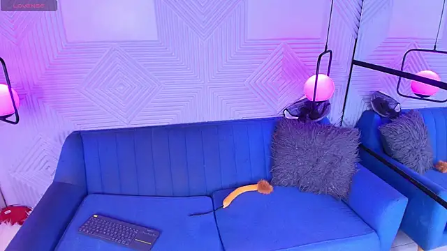 CinnamonHeat online show from October 25, 2025, 11:09 am