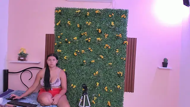 creysydulce online show from November 25, 2025, 2:01 am