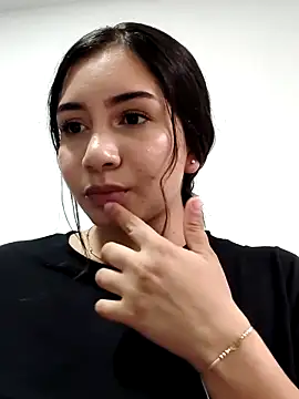 sophia salazar18 online show from October 28, 2025, 9:03 pm