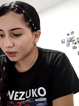 sophia salazar18 online show from November 15, 2025, 5:39 pm