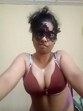 Expose Queen online show from March 14, 2026, 6:30 am