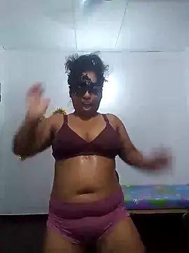 Snapshot of Expose_Queen chatting on June 1, 2026, 5:34 pm Expose Queen online show from June 1, 2026, 5:34 pm