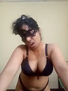 Expose Queen online show from March 3, 2026, 6:42 am