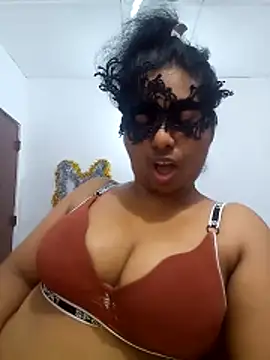 Snapshot of Expose_Queen chatting on April 19, 2026, 6:32 pm Expose Queen online show from April 19, 2026, 6:32 pm