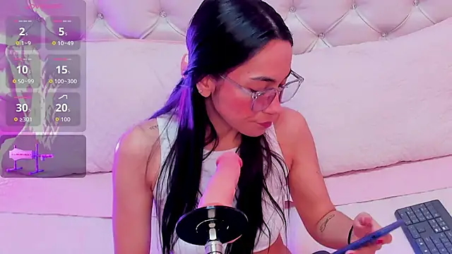 GabbiePrice online show from October 24, 2025, 1:54 pm