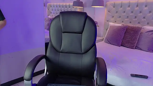 AshleyGinger  online show from November 20, 2025, 2:51 pm