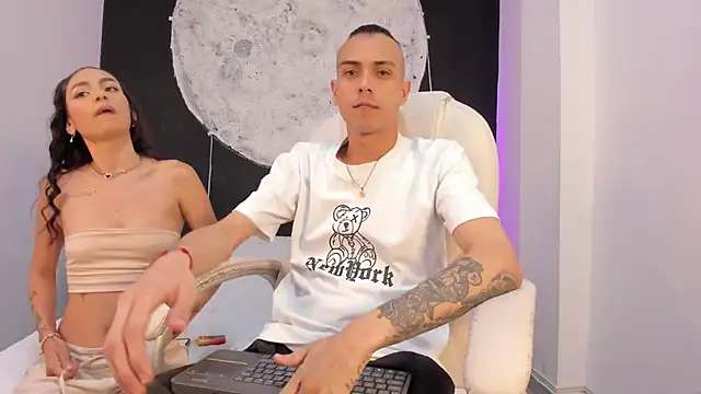 DerryAndIzzy online show from October 12, 2025, 4:14 am