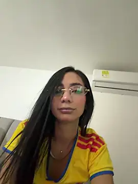DerryAndIzzy online show from June 28, 2026, 3:57 am