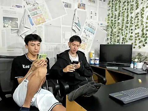 Snapshot of heyy_noah11 chatting on June 23, 2026, 1:31 pm heyy noah11 online show from June 23, 2026, 1:31 pm