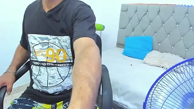 Sofi And Santy online show from November 23, 2025, 12:09 am