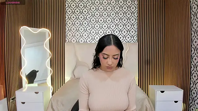 BEELLA TAY1 online show from November 15, 2025, 3:05 pm