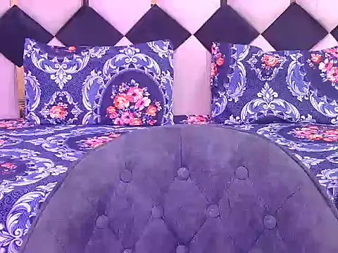 Snapshot of hii_tanisha chatting on February 14, 2026, 5:18 am hii tanisha online show from February 14, 2026, 5:18 am