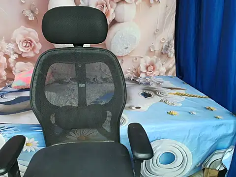 Snapshot of hii_tanisha chatting on April 1, 2026, 3:53 pm hii tanisha online show from April 1, 2026, 3:53 pm