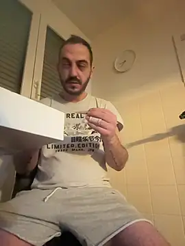 Snapshot of AlexGogo23 chatting on January 10, 2026, 6:31 am AlexGogo23 online show from January 10, 2026, 6:31 am