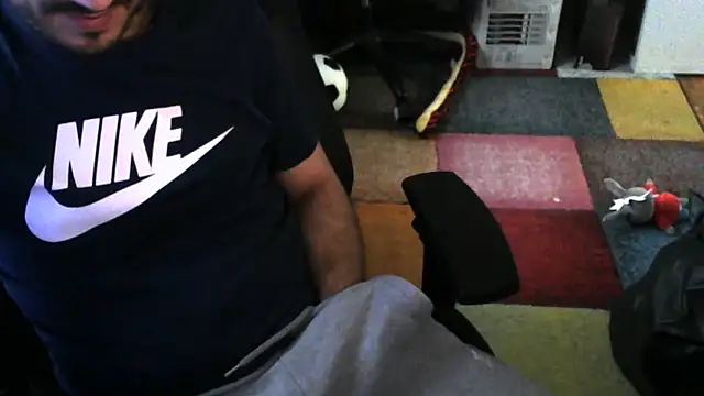 Snapshot of AlexGogo23 chatting on November 21, 2025, 2:05 pm AlexGogo23 online show from November 21, 2025, 2:05 pm