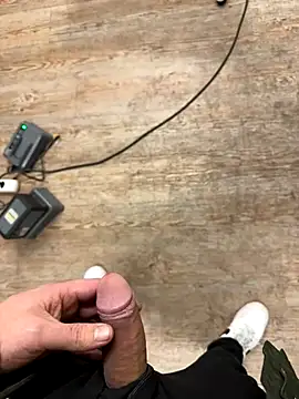 Snapshot of AlexGogo23 chatting on November 20, 2025, 7:47 pm AlexGogo23 online show from November 20, 2025, 7:47 pm