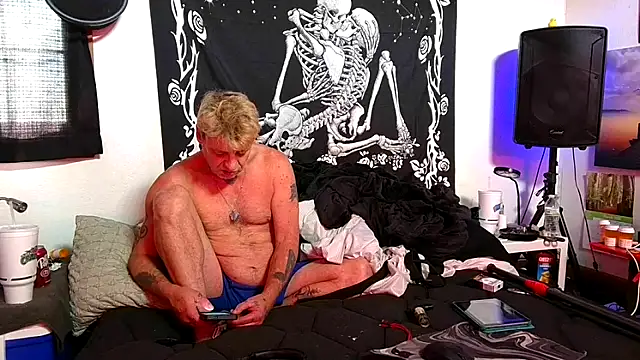 whitehole4bbc252 online show from April 4, 2026, 8:37 pm