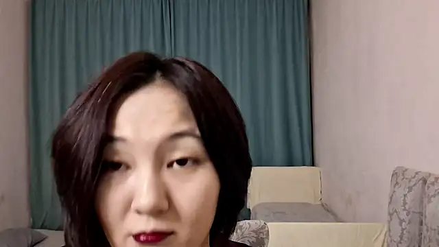 Lyndasilk online show from July 5, 2026, 4:14 pm