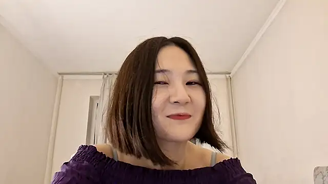 Lyndasilk online show from February 23, 2026, 4:18 pm