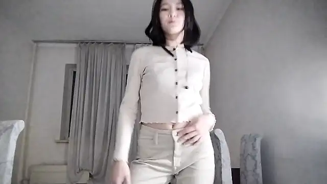 Lyndasilk online show from November 19, 2025, 3:12 pm