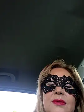 Monellaxx online show from April 17, 2026, 12:52 pm