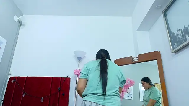 chubbykinkyygirl online show from December 19, 2025, 12:29 pm