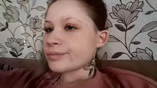 FrostNymph online show from October 19, 2025, 7:33 am