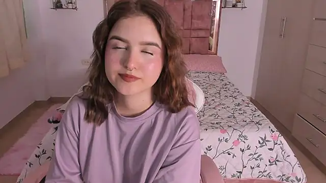 MIACUTEE  online show from May 27, 2026, 10:06 pm