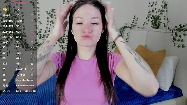 ChillGato online show from December 17, 2025, 1:32 am