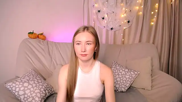 EllyColins online show from October 18, 2025, 2:35 am