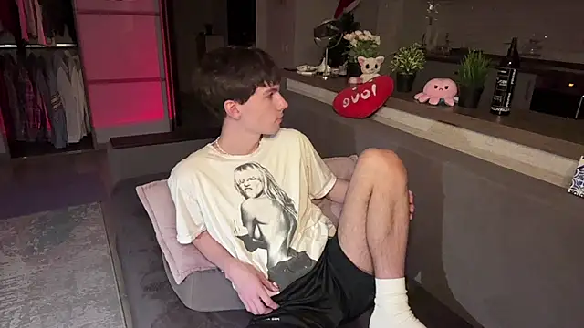 Jeremy1Scott online show from December 3, 2025, 9:36 pm