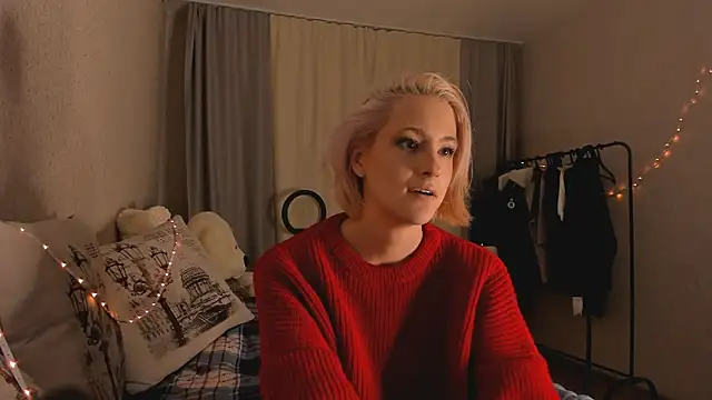 EdenVixen online show from December 1, 2025, 3:35 pm