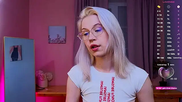 Snapshot of lovedrope chatting on December 2, 2025, 5:58 pm lovedrope online show from December 2, 2025, 5:58 pm