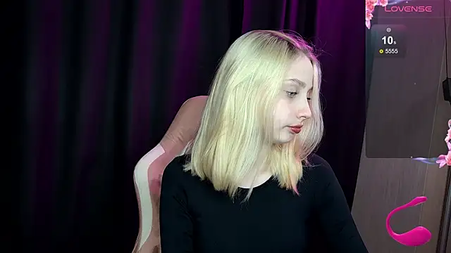 Fluffy Cloude online show from November 13, 2025, 7:29 pm