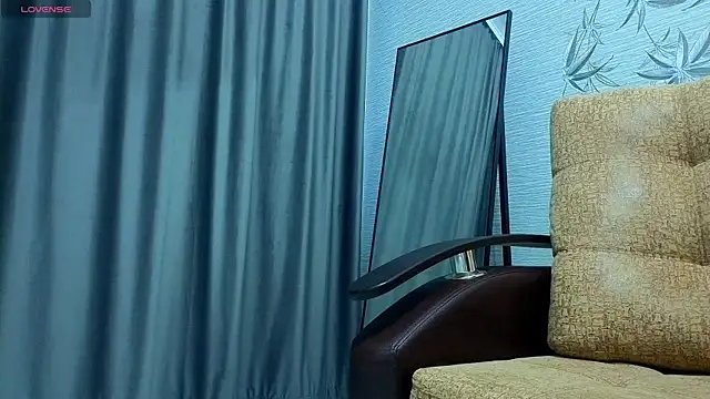 MissPompadure online show from December 21, 2025, 12:07 pm