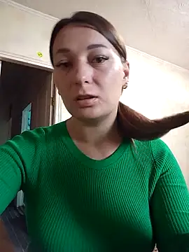 HollyDollsi online show from October 16, 2025, 7:27 am