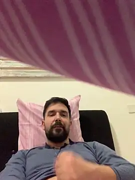 ReDiBastoni90 online show from February 5, 2026, 11:11 pm